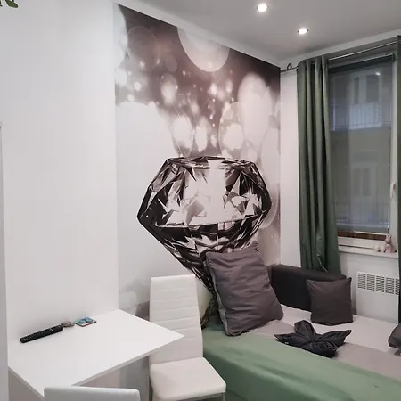 Diamond In Party District *